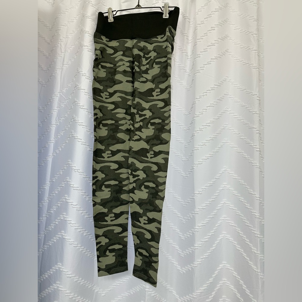 VS PINK seamless camo legging